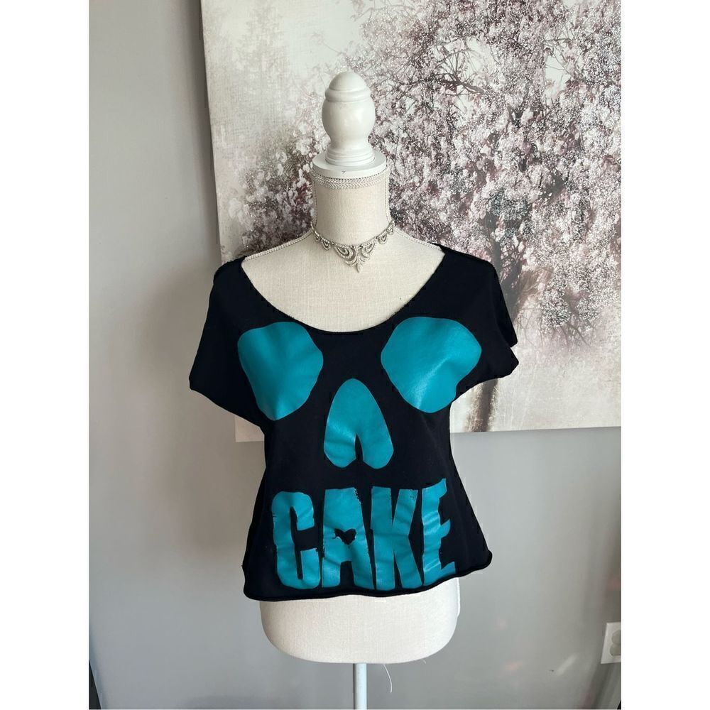 Flag nor fail small cake crop top tee shirt large neck